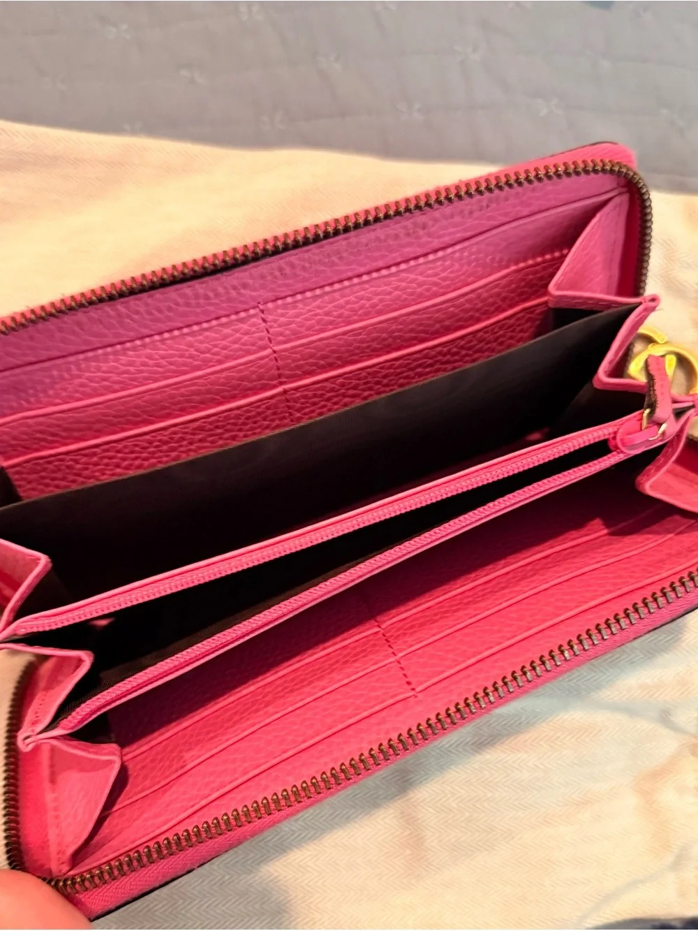 Gucci Hot Pink Pebbled Leather Zip Wallet with Gold Double-G Charm - Picture 4 of 8